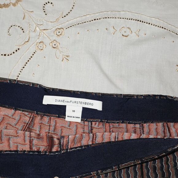 Diane von Furstenberg "Ava" Geometric Pleated Two Pattern Skirt MSRP $345. Sz 10 - Picture 8 of 12